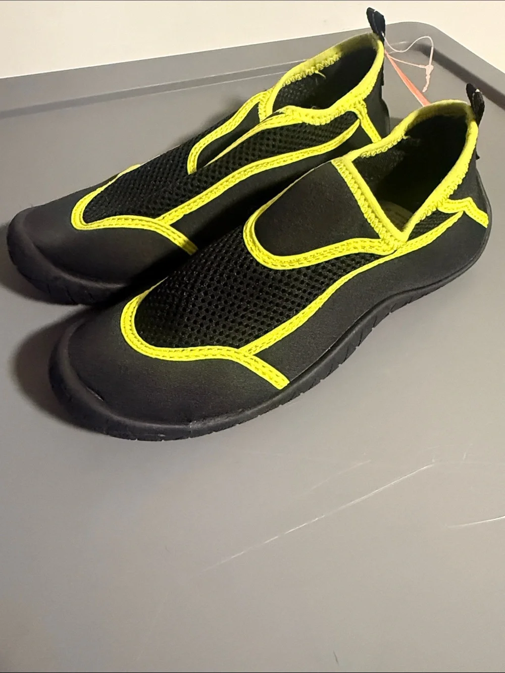 wonder nation Black and Neon Yellow Kids Water Shoes size 2-3